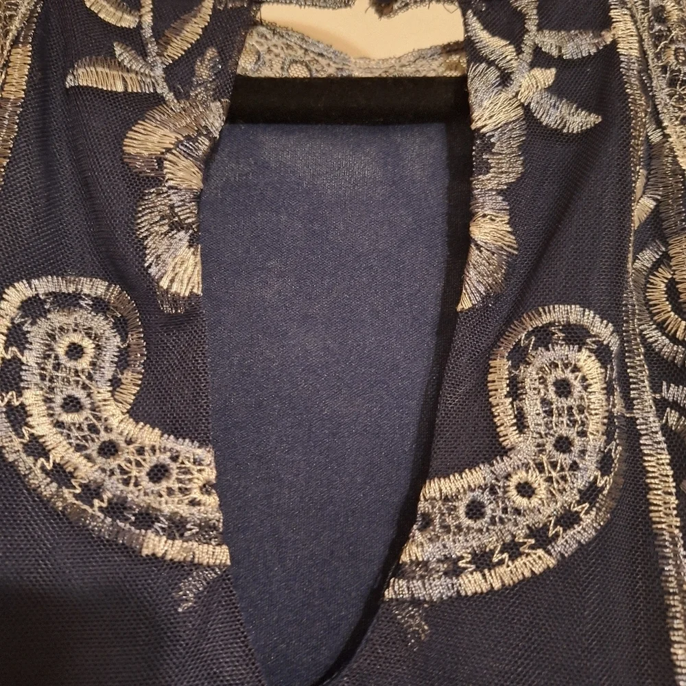 Altar'd State Navy blue and white Lace lined dress Sz XS euc ptp 16" - Picture 5 of 6